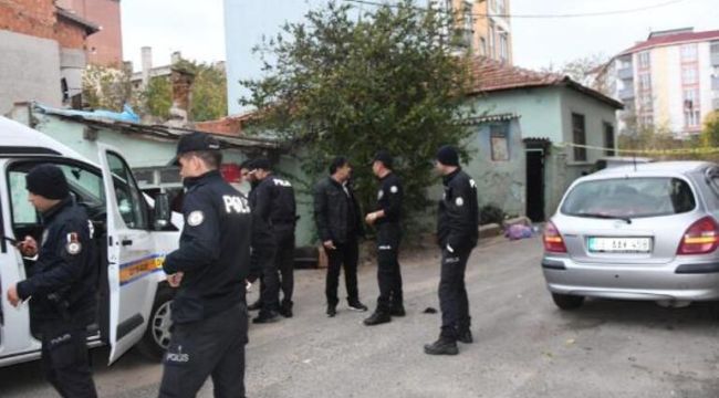Evine gittiği arkadaşı, tabancayla vurdu