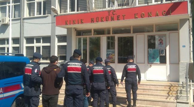 İzmir’de firari 17 suçlu yakalanarak tutuklandı