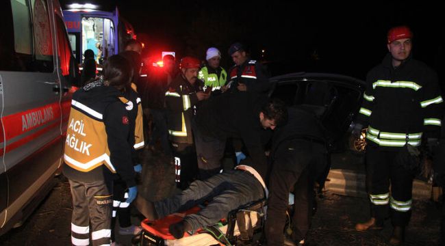 Kontrolden çıkıp savrulan otomobil, bariyere saplandı