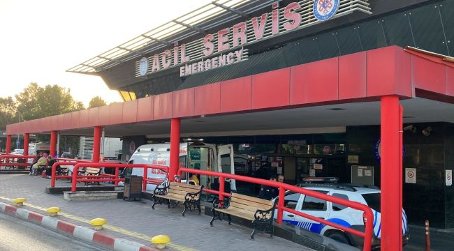 Önce annesini sonra kendini bıçakladı