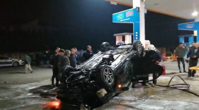 Takla atan otomobil, akaryakıt istasyonuna girdi