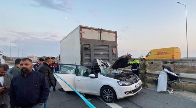 Tekirdağ'da otomobil kamyona çarptı