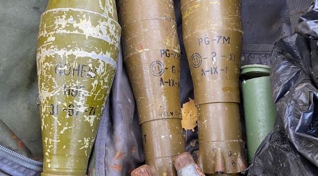 Teröristlerin silah ve mühimmatları ele geçirildi