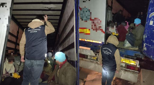 TIR'dan 133 kaçak göçmen çıktı
