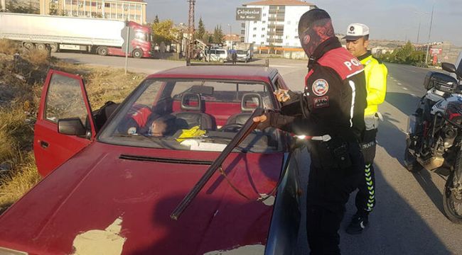 Uyuşturucu kullanıp, alkol alan sürücü, polisin 'dur' ihtarına uymadı