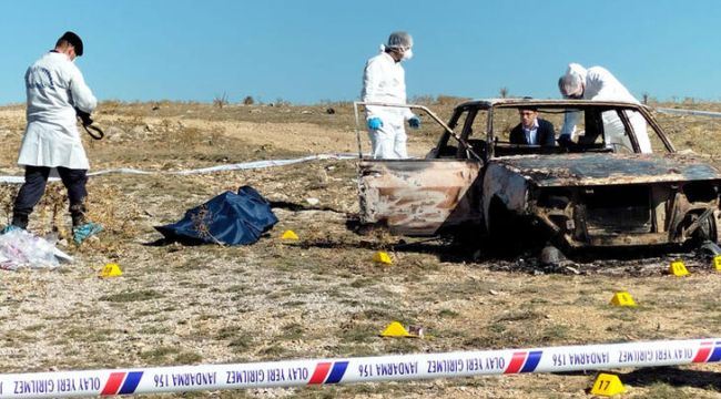 Yanmış otomobilde 2 ceset bulundu