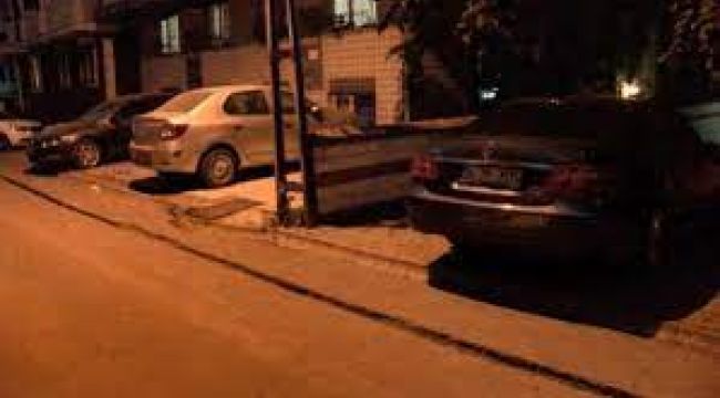 Yüzleri maskeli iki kişi park halindeki otomobili çaldı