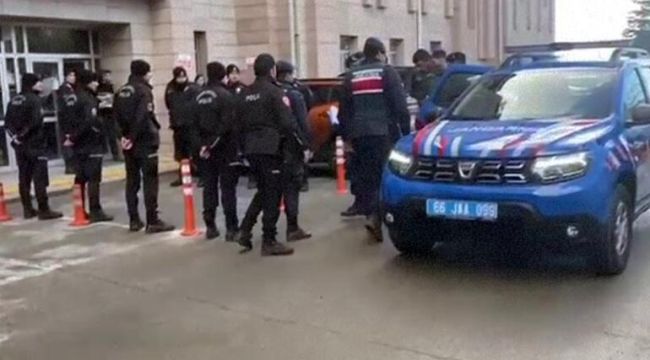 2 hayvan tüccarını, eşine küfrettikleri için öldürdüğünü öne sürdü