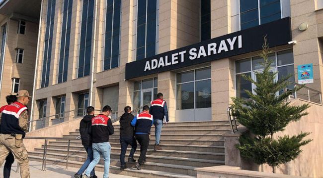 Afgan göçmenleri rehin alıp, yakınlarından fidye istediler