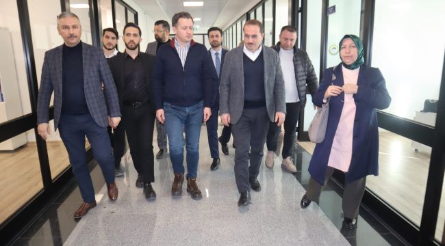 AK Parti İzmir Milletvekili Yaşar Kırkpınar, şehir hastanesinde incelemelerde bulundu