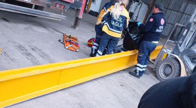 Ankara'da, üzerine vinç direği devrilen işçi öldü