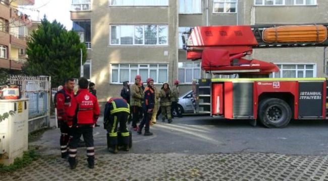 Avcılar'da 2 köpek, evde ölü bulunan sahiplerinin yanına polisi yaklaştırmadı