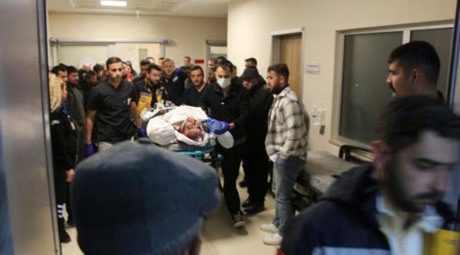 Baba- oğul, 'borç- alacak' tartışmasında yaba ve keserle saldırdıkları husumetlilerini ağır yaraladı