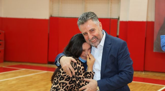 Bayraklı’da engeller sevgiyle aşıldı