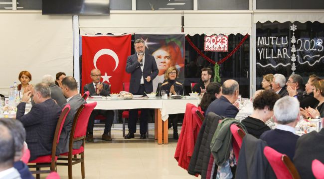 Bayraklı’da yılbaşı coşkusu: Gönüllerince eğlendi
