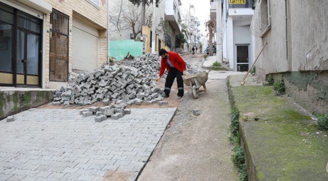 Bayraklı’nın sokakları kilit parke ile yenileniyor