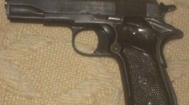 Boşanmak istediği eşi, silahla evini basıp darbetti