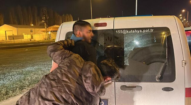 'Dur' ihtarına uymayıp polise bıçakla saldırdı