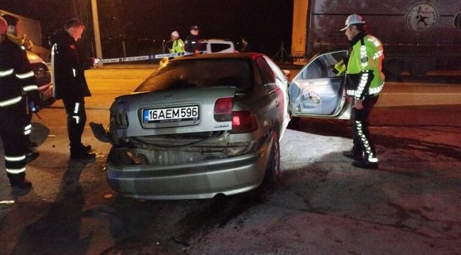 Duvara çarpan otomobildeki 2 kişi öldü