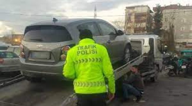 Küçükçekmece'de drift yapan ehliyetsiz sürücüye 16 bin lira ceza kesildi