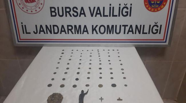 Sahte 'polis basın kartı' ile tarihi eser kaçakçılığı yapan 2 şüpheli yakalandı