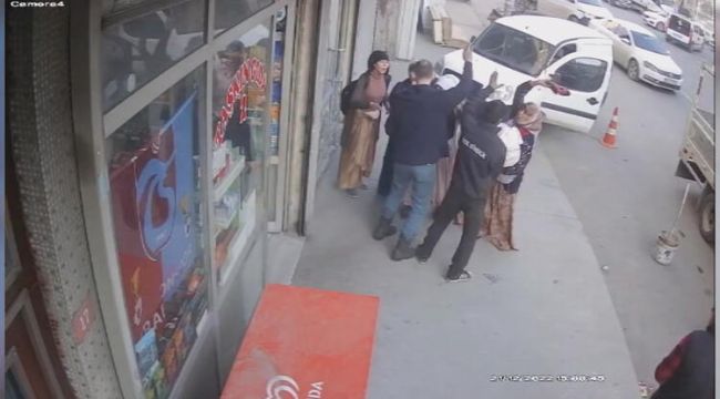 Sultangazi'de tırnakçılık yapan kadınlarla esnaf arasında arbede