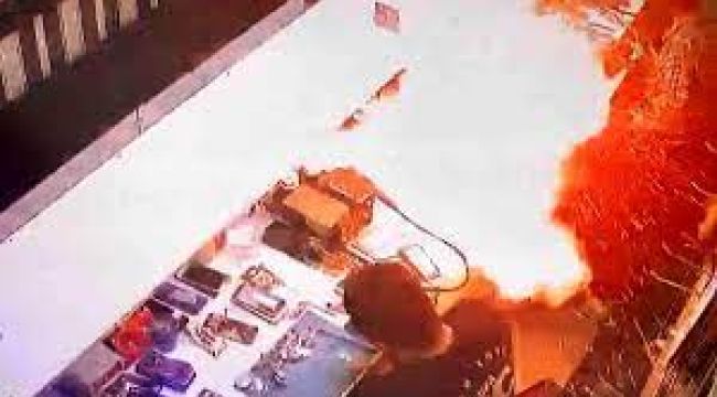 Tamir edilen cep telefonu bomba gibi patladı