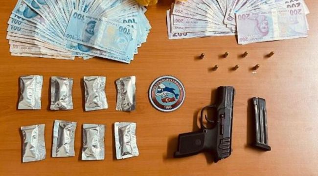 Uyuşturucu satan şüphelinin otomobilinde mıknatıslı düzenek