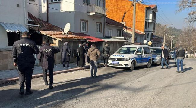 3 çocuğunun annesi eşini bıçaklayarak öldürdü