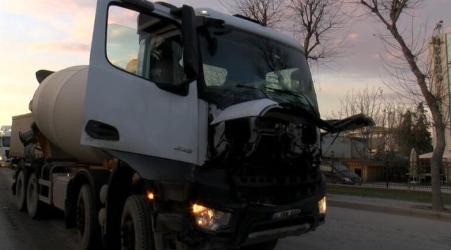 Bahçelievler'de beton mikseri minibüse çarptı