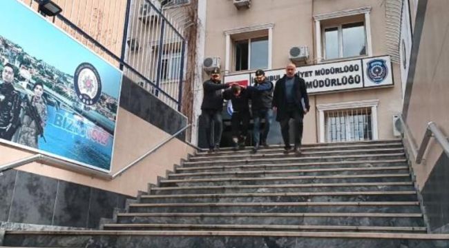 Bakırköy'de çocukluk arkadaşını boğazını keserek öldürdü