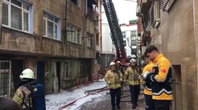 Bayrampaşa’da 2 katlı binanın 2'nci katında yangın