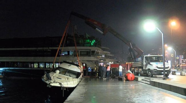 Bebek Sahili'nde su alan lüks tekne battı