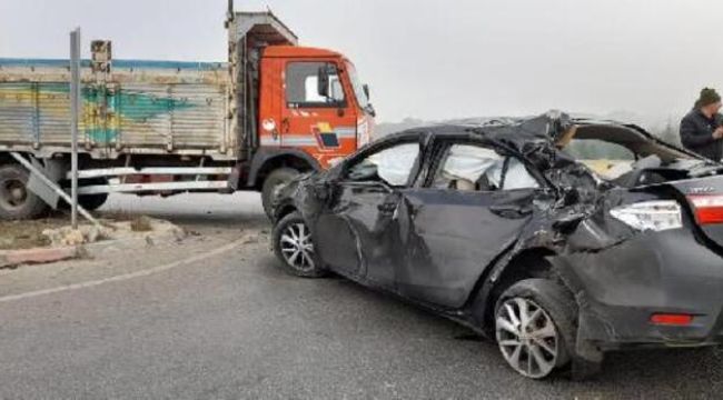 Belediye başkanının makam aracı, kamyonetle çarpıştı