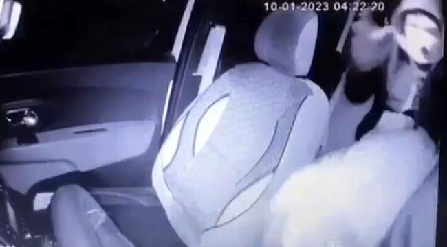 Bindiği taksinin şoförünü başına taşla vurup hastanelik etti