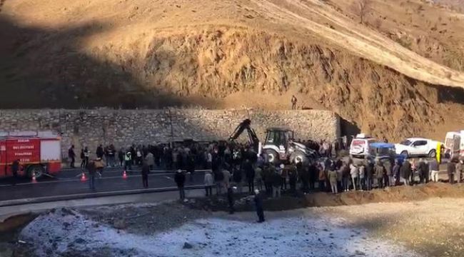 Bitlis'te yolcu minibüsü şarampole yuvarlandı