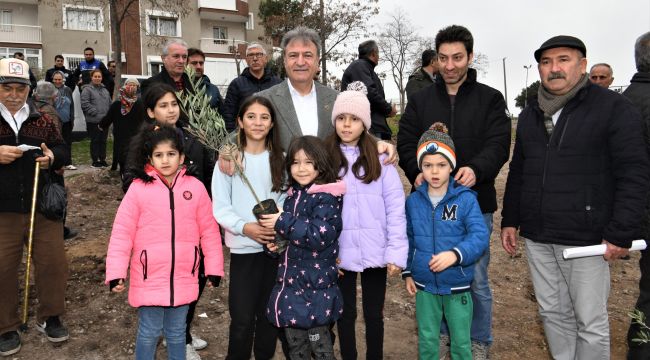 Bornova’da ağaç sahiplendirme: Muhtardan teşekkür