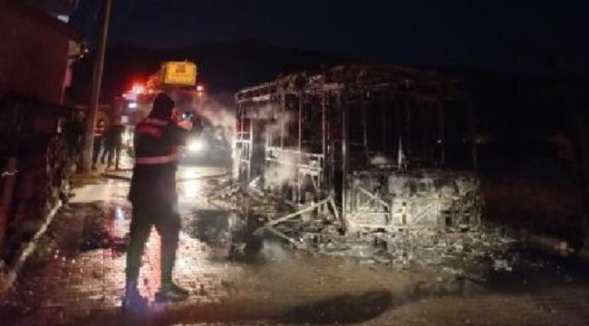 Bursa'da halk otobüsü, alev alev yandı