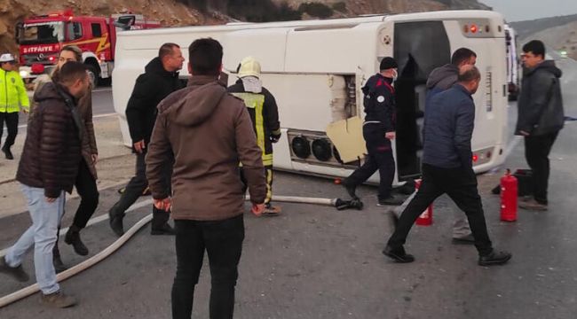 Denizli'de işçi servisi devrildi