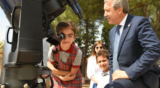 Ege Üniversitesi, bir yılda 16 binden fazla öğrenciyi teleskopla buluşturdu