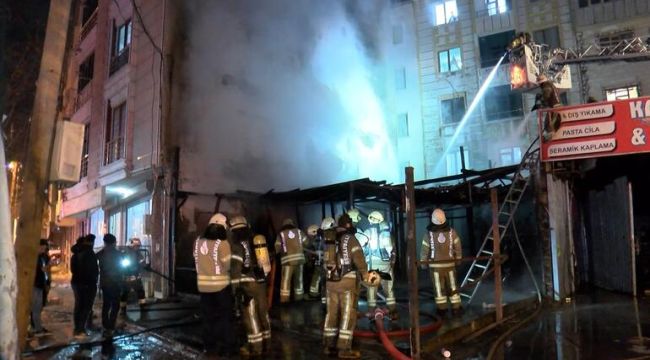 Esenyurt'ta tamirhane alev alev yandı