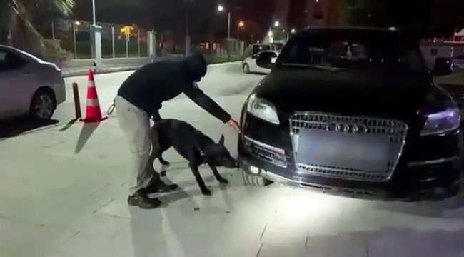 Eskortlu, 'aile' görünümlü uyuşturucu sevkiyatı yaparken yakalandılar