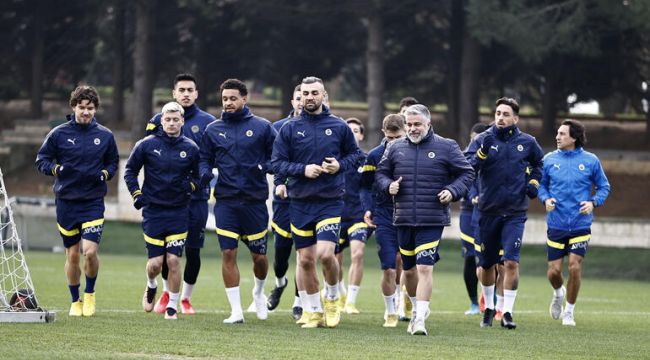 Fenerbahçe'de Samet Akaydın takımla ilk antrenmanına çıktı