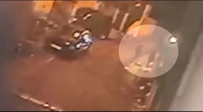 Gaziosmanpaşa&#039;da eşinin ailesiyle silahlı çatışmaya girdi, arkadaşı öldü