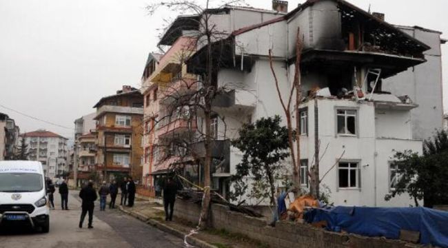 Gölcük'teki doğal gaz kaynaklı patlamanın hasarı gün ağarınca ortaya çıktı