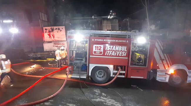 Güngören'de 2 katlı hurda deposunda korkutan yangın