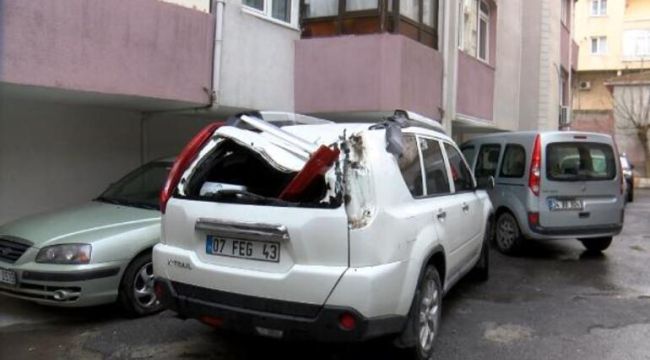Güngören'de 7'nci kattan cip'in üstüne düştü