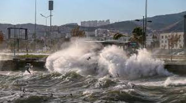 İzmir'de deniz ulaşımına fırtına engeli