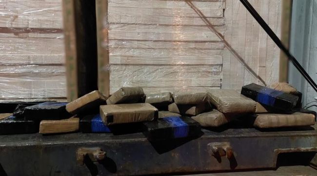 İzmir'de, Ekvador'dan gelen gemide 25,8 kilo kokain ele geçirildi