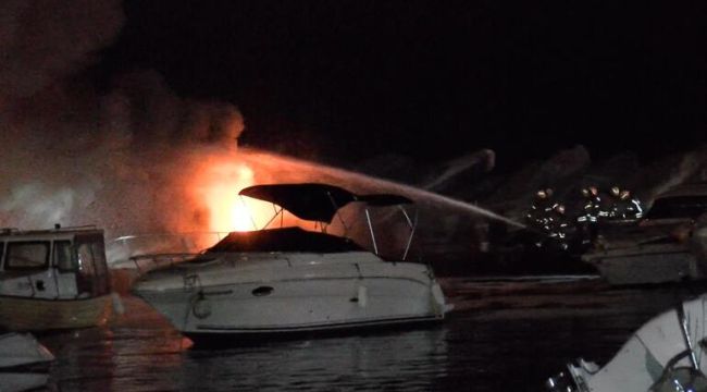 Kadıköy'de yat limanında çıkan yangında 6 tekne kullanılamaz hale geldi